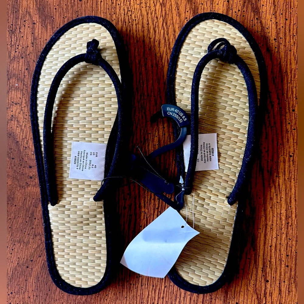 H&M 8.5 Black Casual Flip Flop Sandal